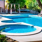 Zlatni Dvori Ražanac