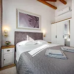 Zlatni Dvori Villa