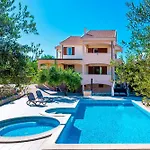 Villa Zlatni Dvori Ražanac