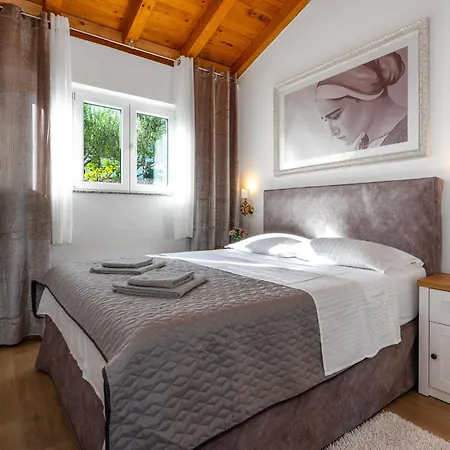 Zlatni Dvori * Ražanac