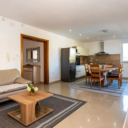 Zlatni Dvori Villa Ražanac