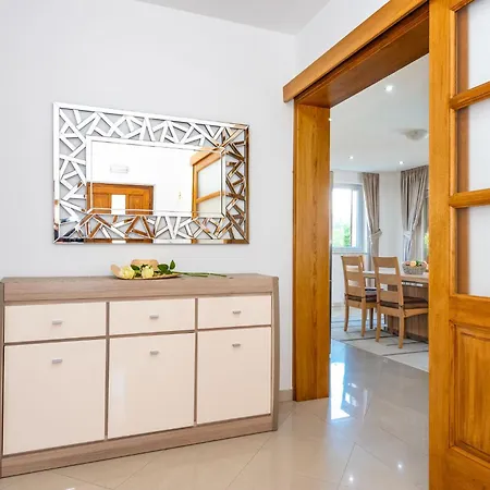 Villa Zlatni Dvori Ražanac