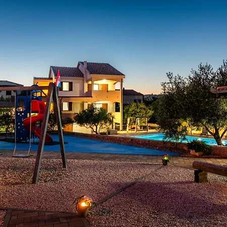 Zlatni Dvori Villa *