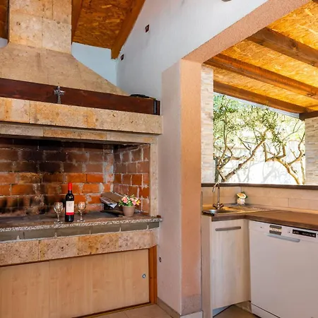 Zlatni Dvori Ražanac