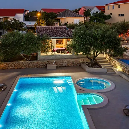 Villa Zlatni Dvori *