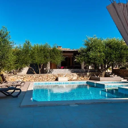 Zlatni Dvori Villa