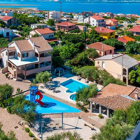 Villa Zlatni Dvori *