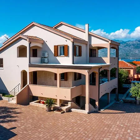 Zlatni Dvori * Ražanac