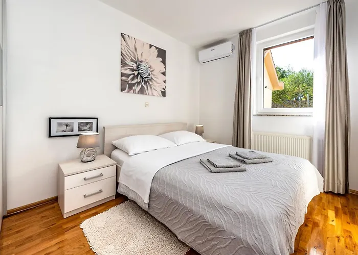 Βίλα Zlatni Dvori *