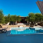 Zlatni Dvori Villa