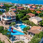 Villa Zlatni Dvori *