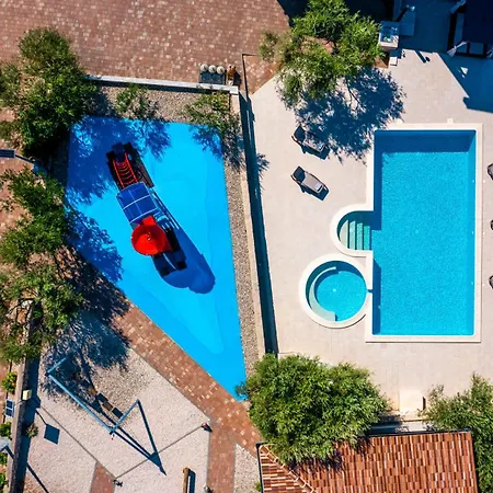 Zlatni Dvori Вилла *