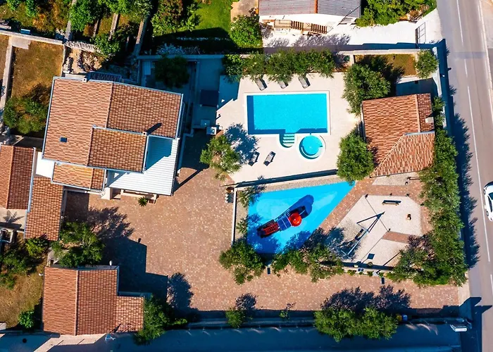 Вилла Zlatni Dvori Ражанац