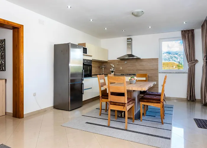 Zlatni Dvori * Ражанац