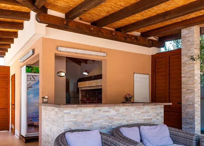 Zlatni Dvori Villa *