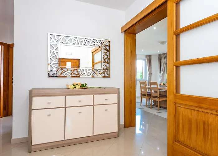 Вилла Zlatni Dvori Ражанац