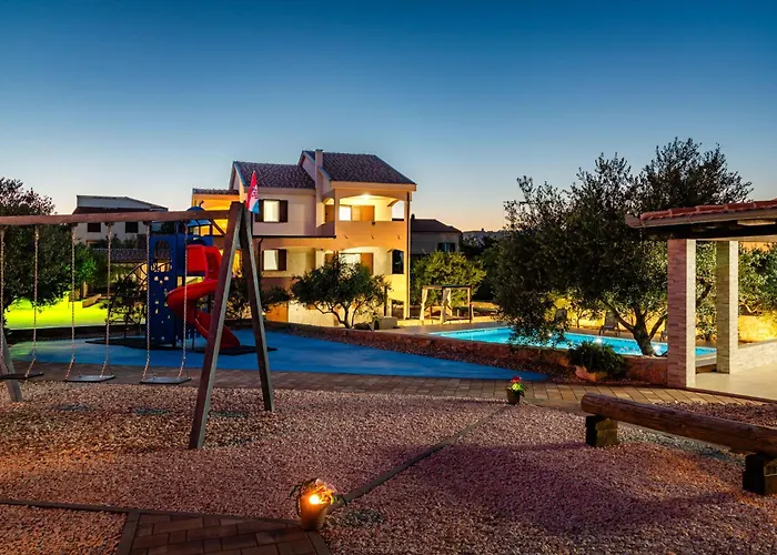 Zlatni Dvori Вилла *