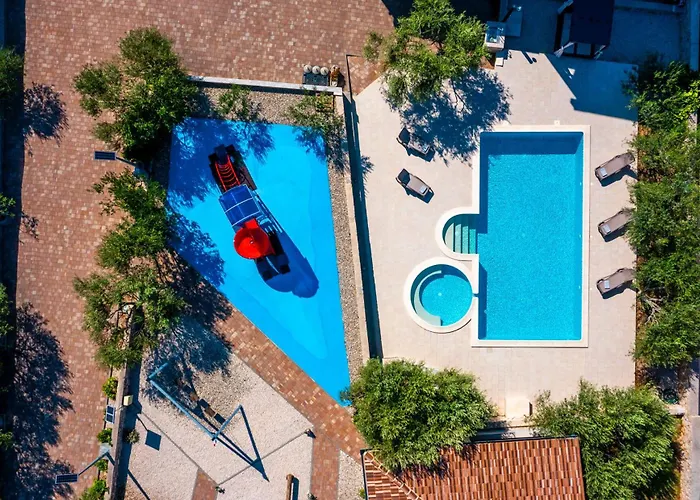 Zlatni Dvori Вилла *